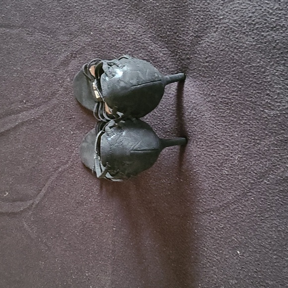 Shoes - Picture 3 of 4